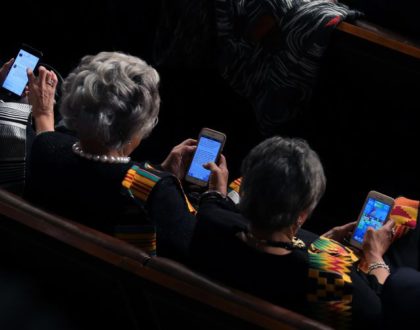 Lawmaker caught playing Candy Crush during State of the Union     - CNET