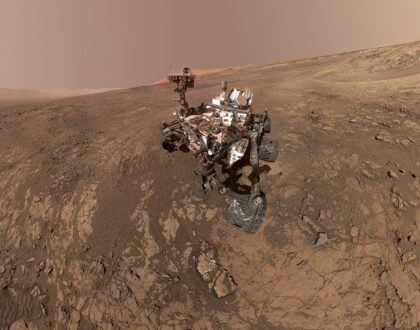 Mars mountain photobombs NASA's Curiosity rover selfie     - CNET